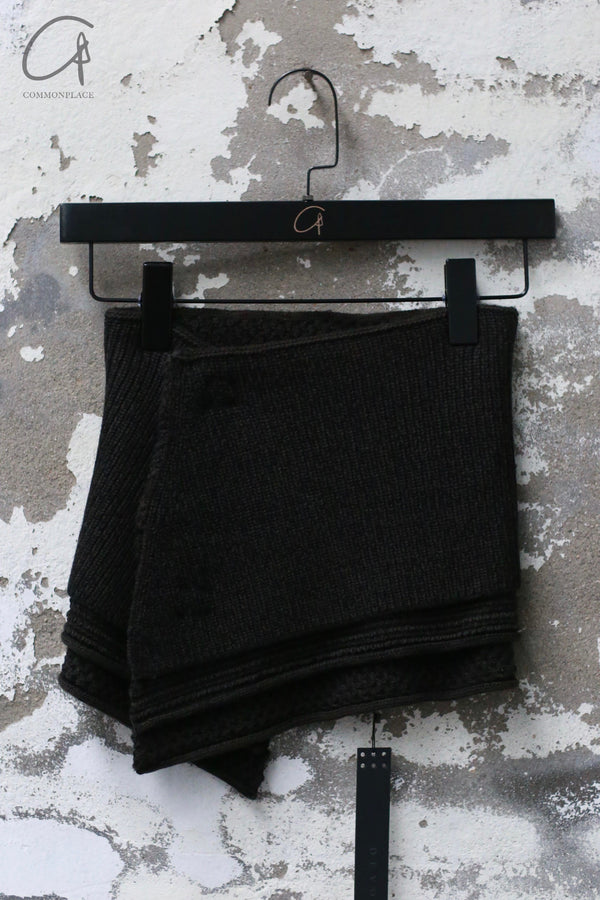 DEVOA 24 Autumn and Winter Knitted Scarf Series DVA-AC-KNSP-FADE BLACK AC-KNSP